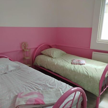 Maison Pink Flamingo Aeroport Tille 2 A 4 Personnes Esterno foto