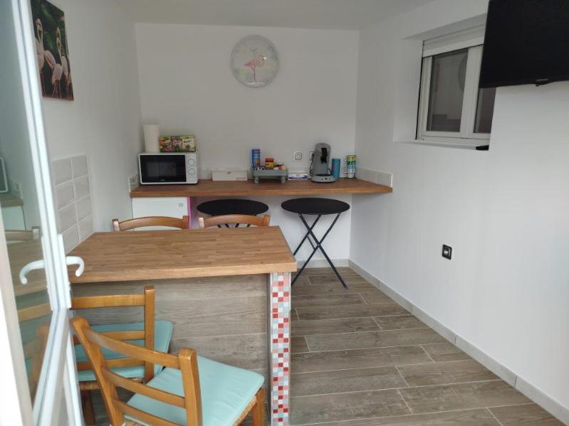 Maison Pink Flamingo Aeroport Tille 2 A 4 Personnes Esterno foto