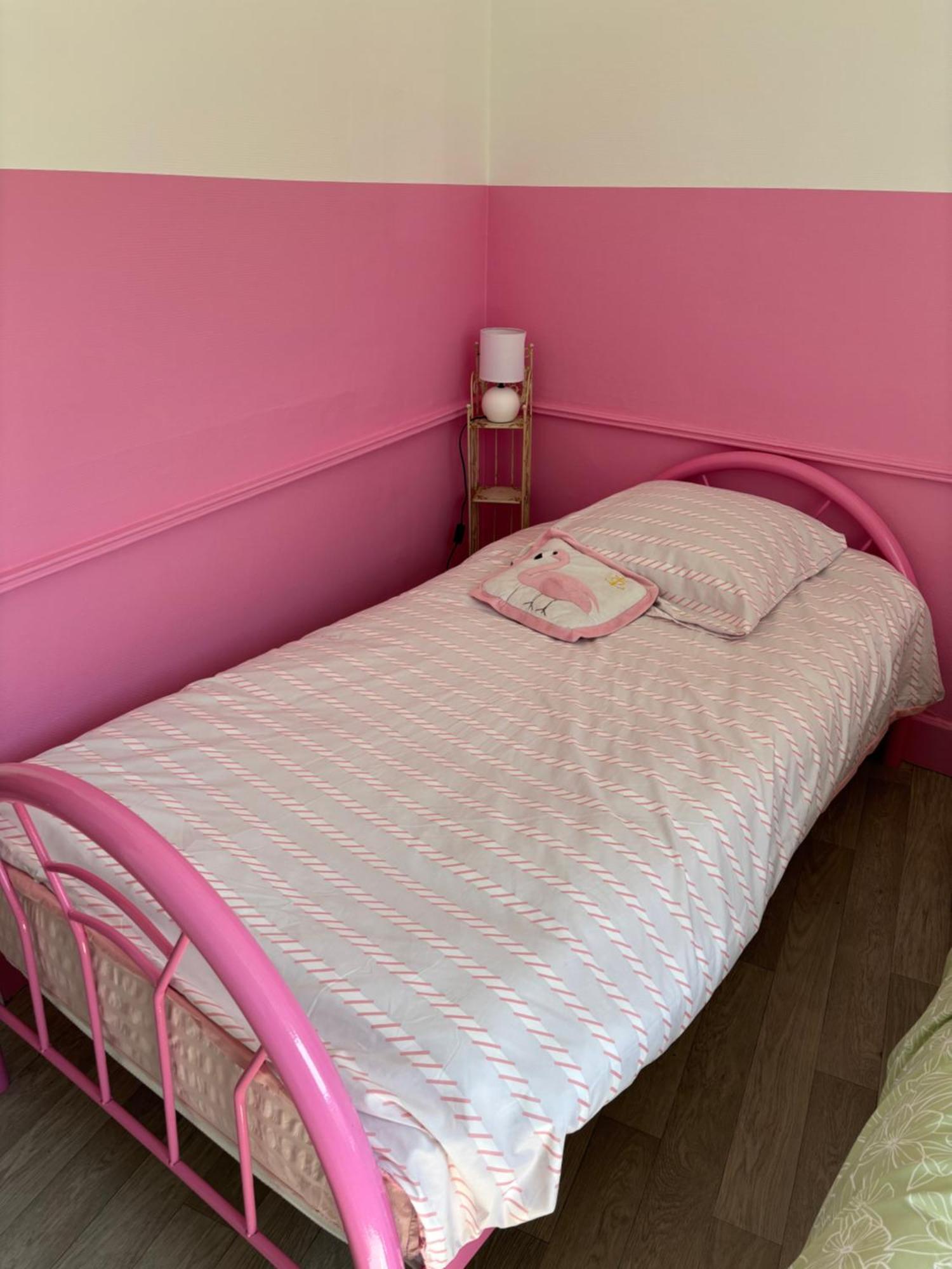Maison Pink Flamingo Aeroport Tille 2 A 4 Personnes Esterno foto