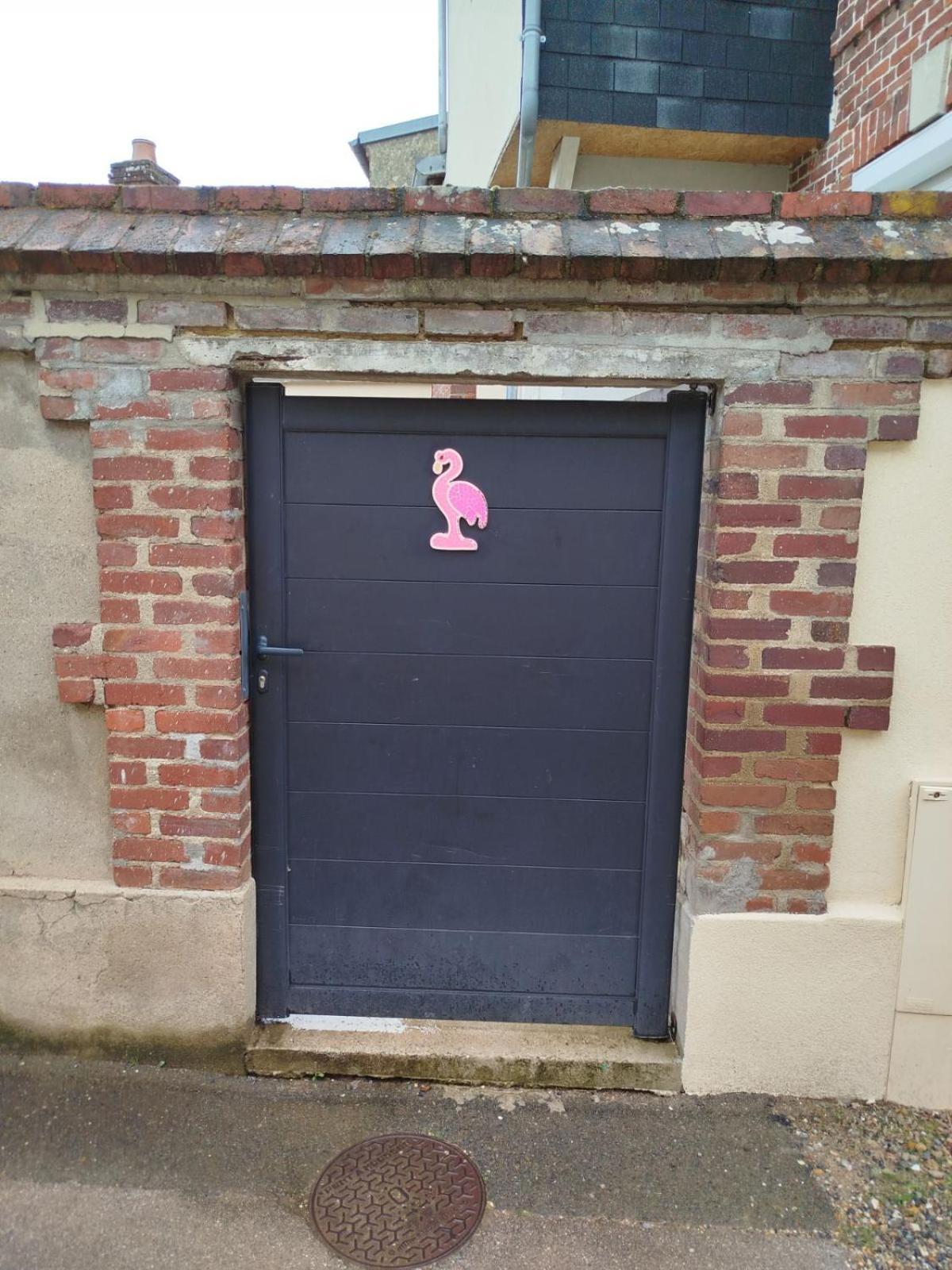 Maison Pink Flamingo Aeroport Tille 2 A 4 Personnes Esterno foto