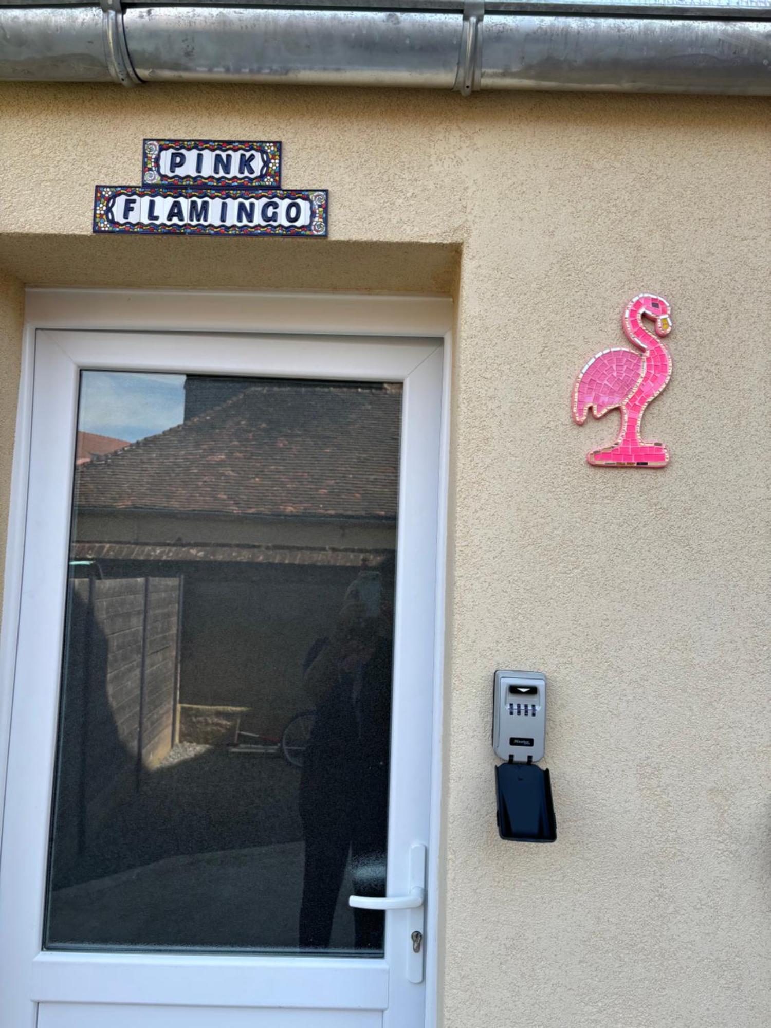 Maison Pink Flamingo Aeroport Tille 2 A 4 Personnes Esterno foto